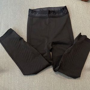 Lululemon 3/4 black seamless leggings